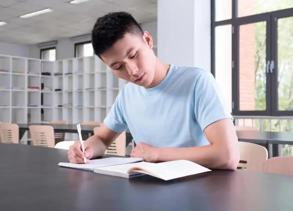 不是我不出色，而是我在别人眼里是个凤凰男